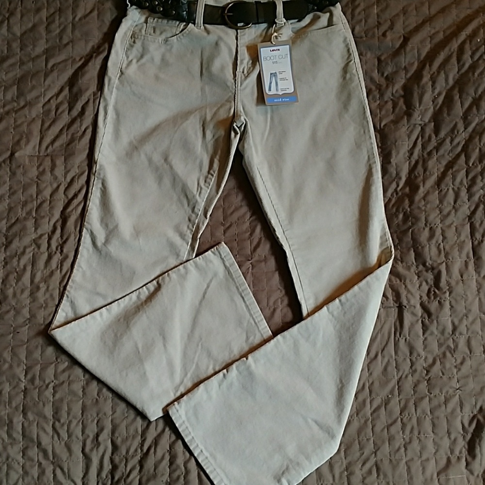 Woman's(BRAND NEW!)LEVI'S corduroys(mid rise)